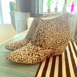 NWT Matisse Nugent Dalmatian booties 8.5